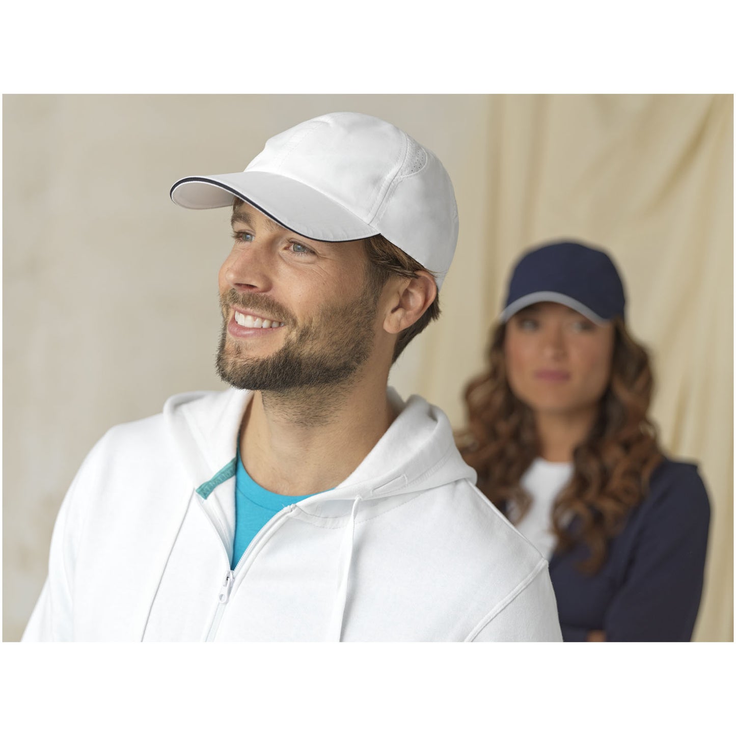 Cappellino cool-fit sandwich a 6 pannelli in materiale riciclato certificato GRS Morion - Bianco